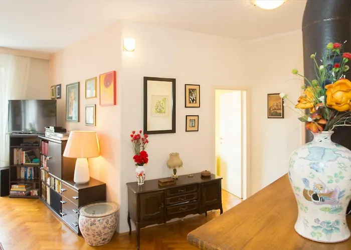 King Tom Street * Split