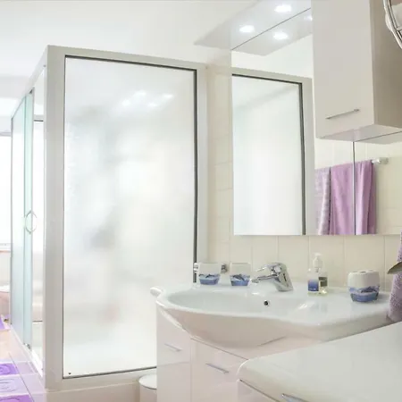 King Tom Street Σπλιτ