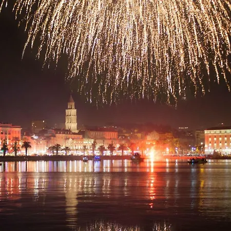 King Tom Street Σπλιτ