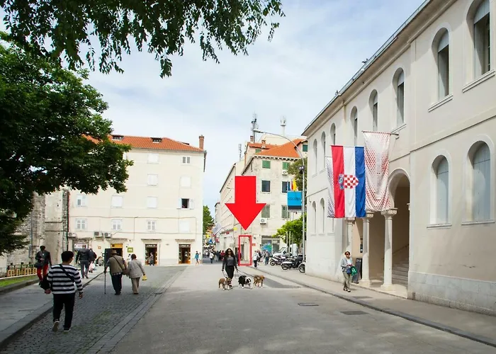 King Tom Street Split