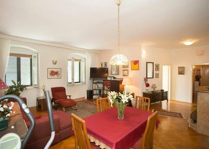 Apartment King Tom Street